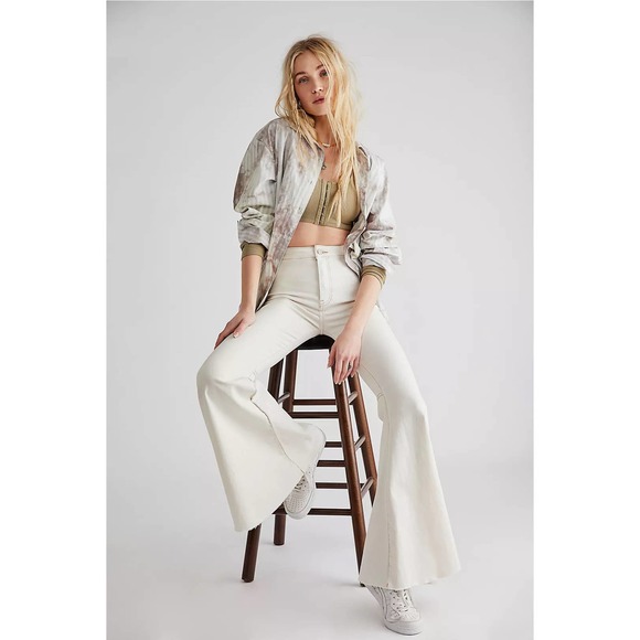 Free People Just Float On White Bellbottoms  NWT Size 30 - Picture 2 of 7